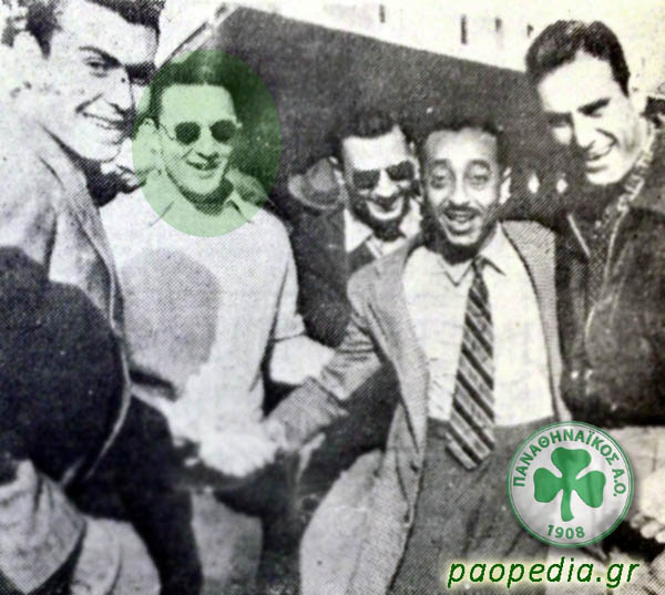 Καλαθοσφαιριστές του Παναθηναϊκού του 1950, μαζί με τον Αιγύπτιο διαιτητή Ελ Σάγιεντ. Σε πράσινο πλαίσιο, ο Μίσσας Πανταζόπουλος.