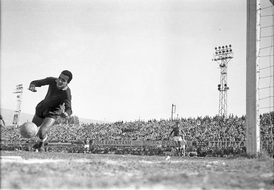 Μιχάλης Βουτσαράς, 1961 - Παναθηναϊκός - Γιουβέντους 1-1. paopedia.gr